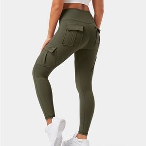 NWT HALARA High Waisted Multiple Pockets Cargo Leggings